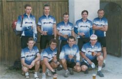 Kompletn� dru�stvo po �asovce dvojic na dvo�e hostince U Svat� Anny v Kol�ov� (z��� 1997)