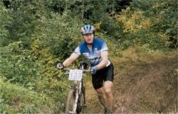 Radek Sp��il na trati bludovsk�ho z�vodu horsk�ch kol Infit Cup (��jen 1999)